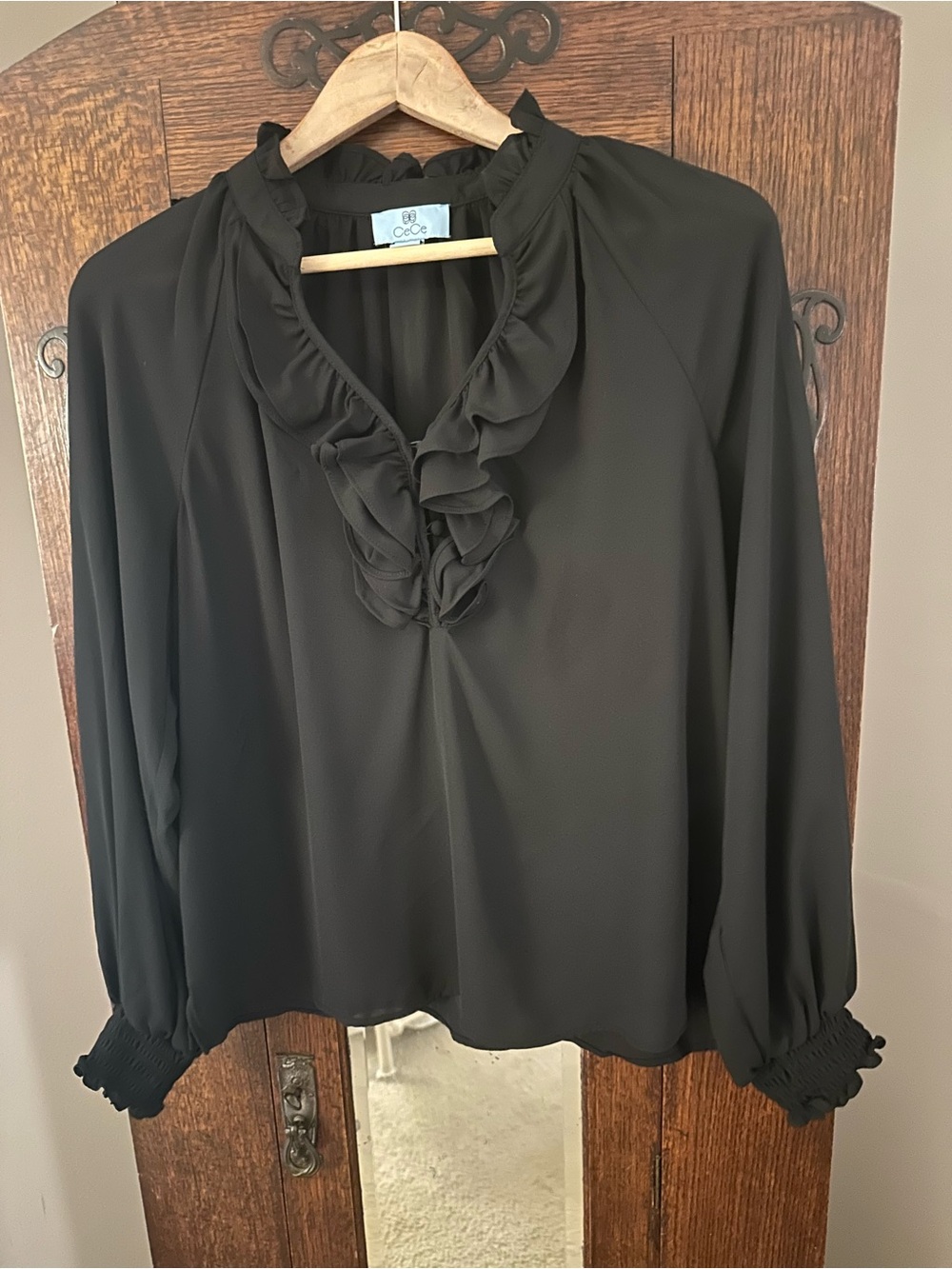 NWT CeCe Elegant Black Ruffled Collar Blouse Size Medium New Work Event